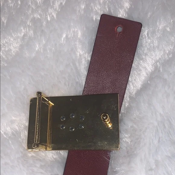 Tory Burch Reversible Black/Crimson Leather Belt with Tortoiseshell Gold Buckle - Picture 8 of 11